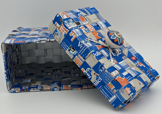 geflochtenes Utensilo aus recycelten Milchstreifen - praktisch & stilvoll