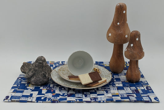 Milch trifft auf Tischunterlage