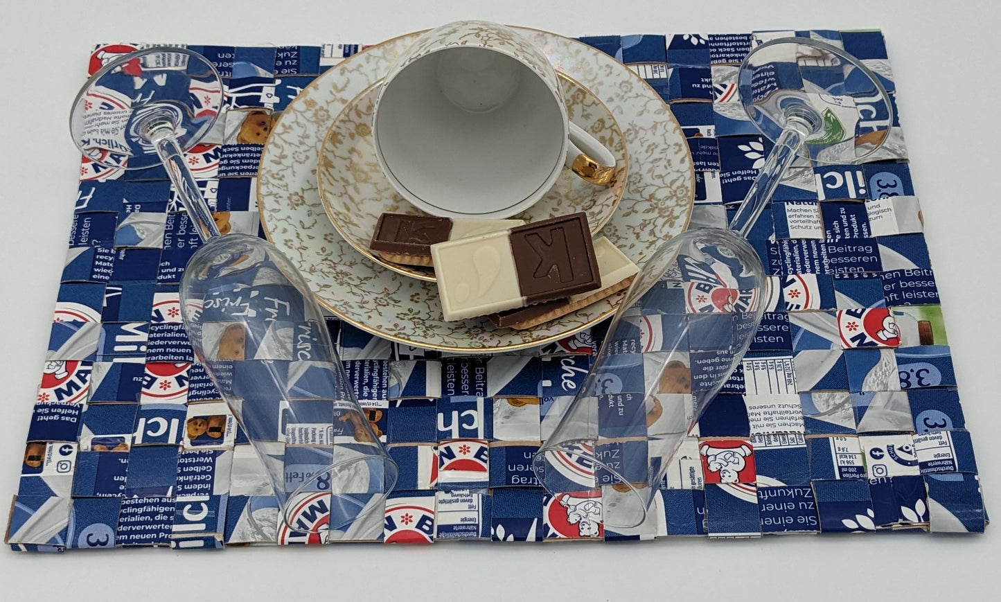 Upcycling-Tischunterlage aus Tetrapack - nachhaltig, stilvoll & handgefertigt