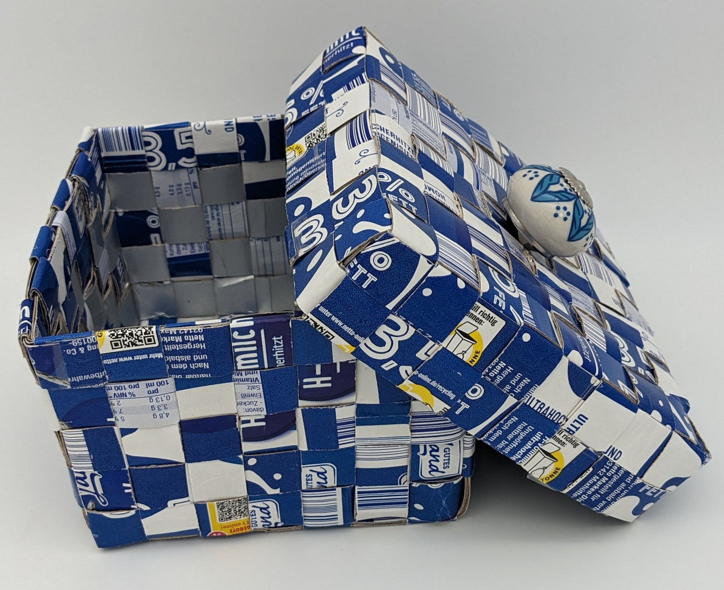 Utensilo aus Milch-Tetrapack mit Keramikknauf