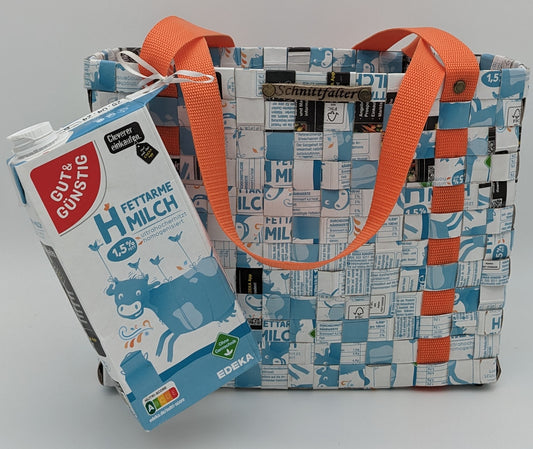Upcycling-Einkaufstasche aus Tetrapacks – Hellblau mit orangefarbenem Gurtband