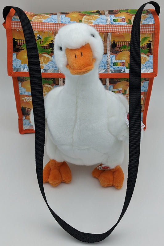 Upcycling-Kühltasche mit Klettverschluss-begleitet von Agathe, dem Arendsee-Maskottchen