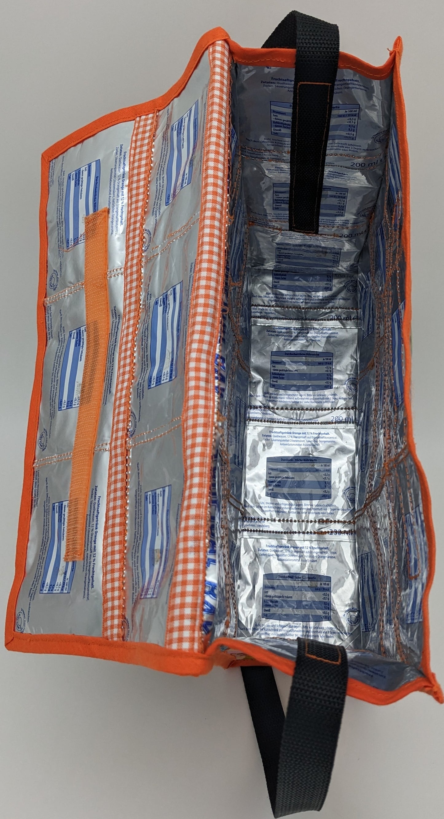 Upcycling-Kühltasche mit Klettverschluss-begleitet von Agathe, dem Arendsee-Maskottchen