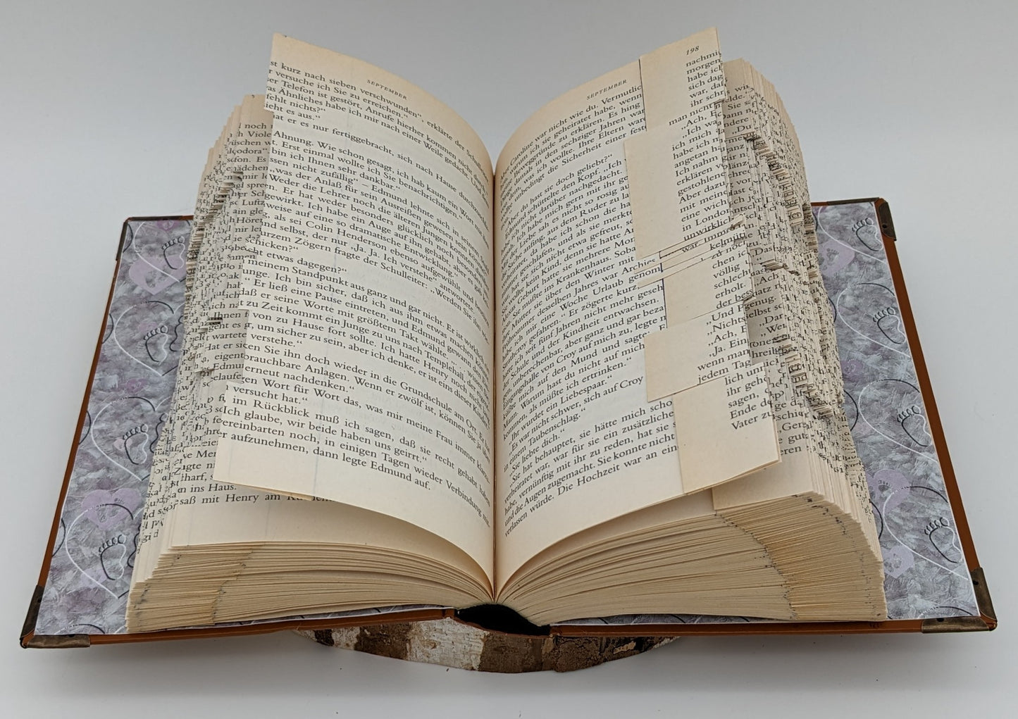 Buchfaltkunst "Babyfüße im Herz"