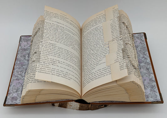 Buchfaltkunst "Babyfüße im Herz"