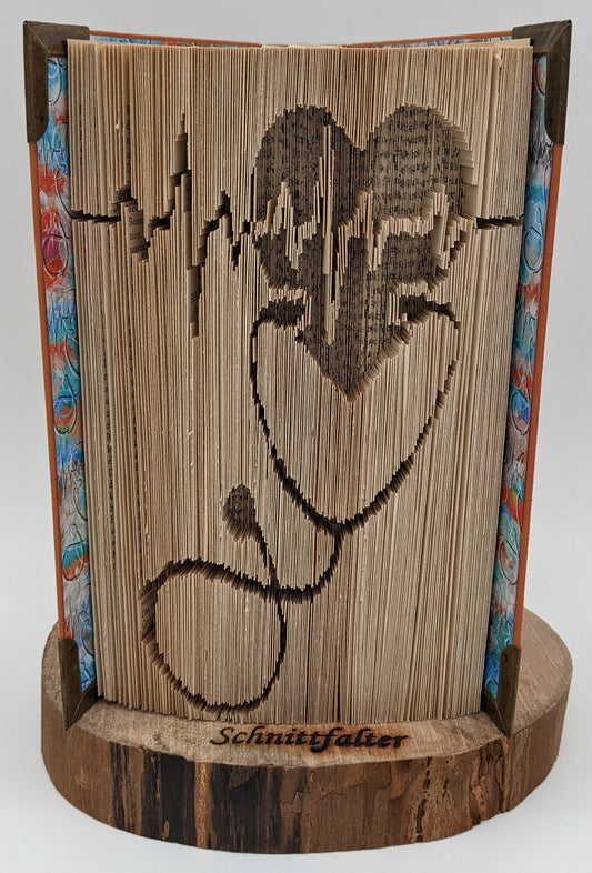 Medizinisches Herzstück - Herz, Stethoskop & EKG-Wellen