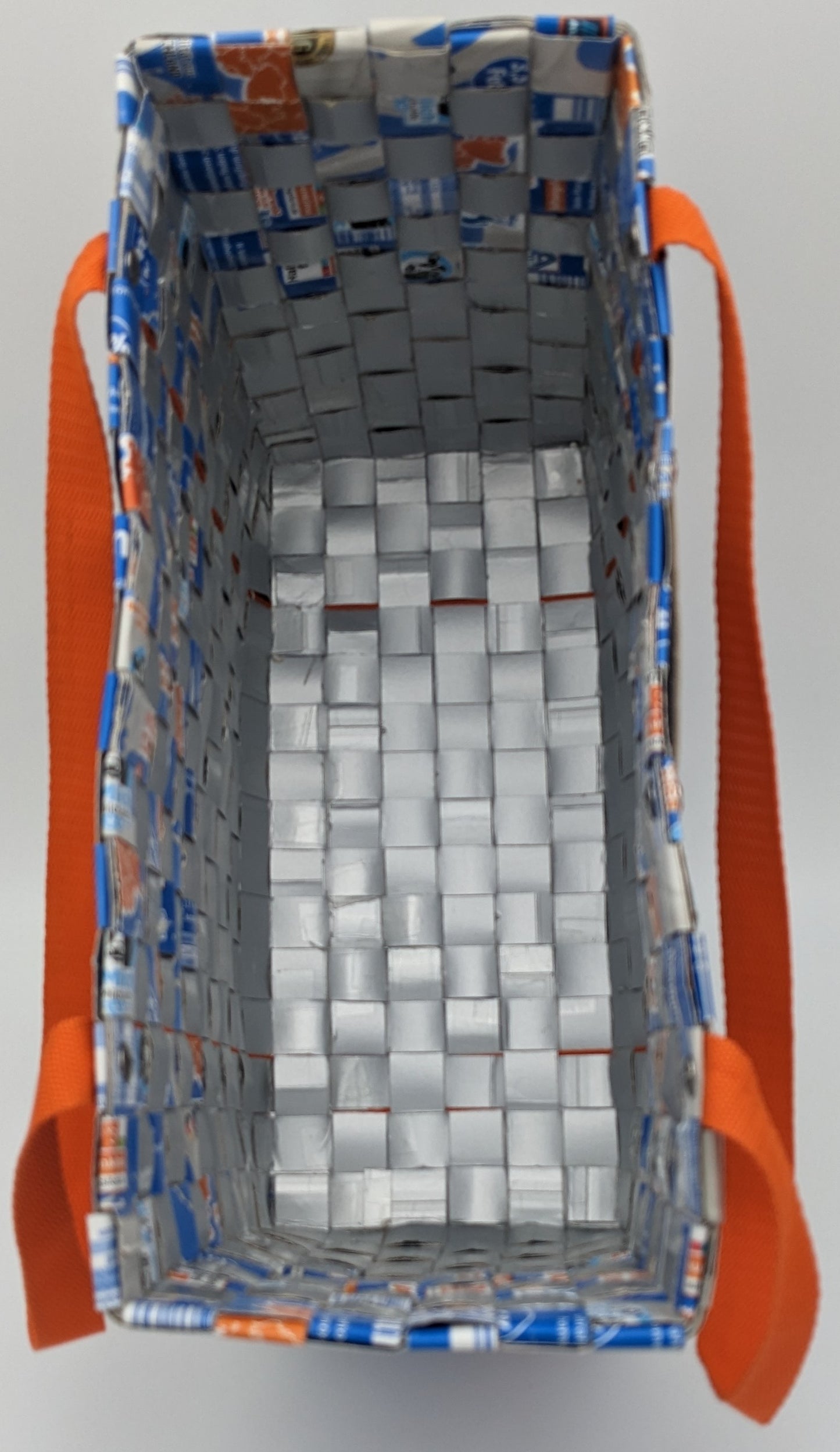 Upcycling mit Stil - Einkaufstasche aus Tetrapacks in Blau-Orange