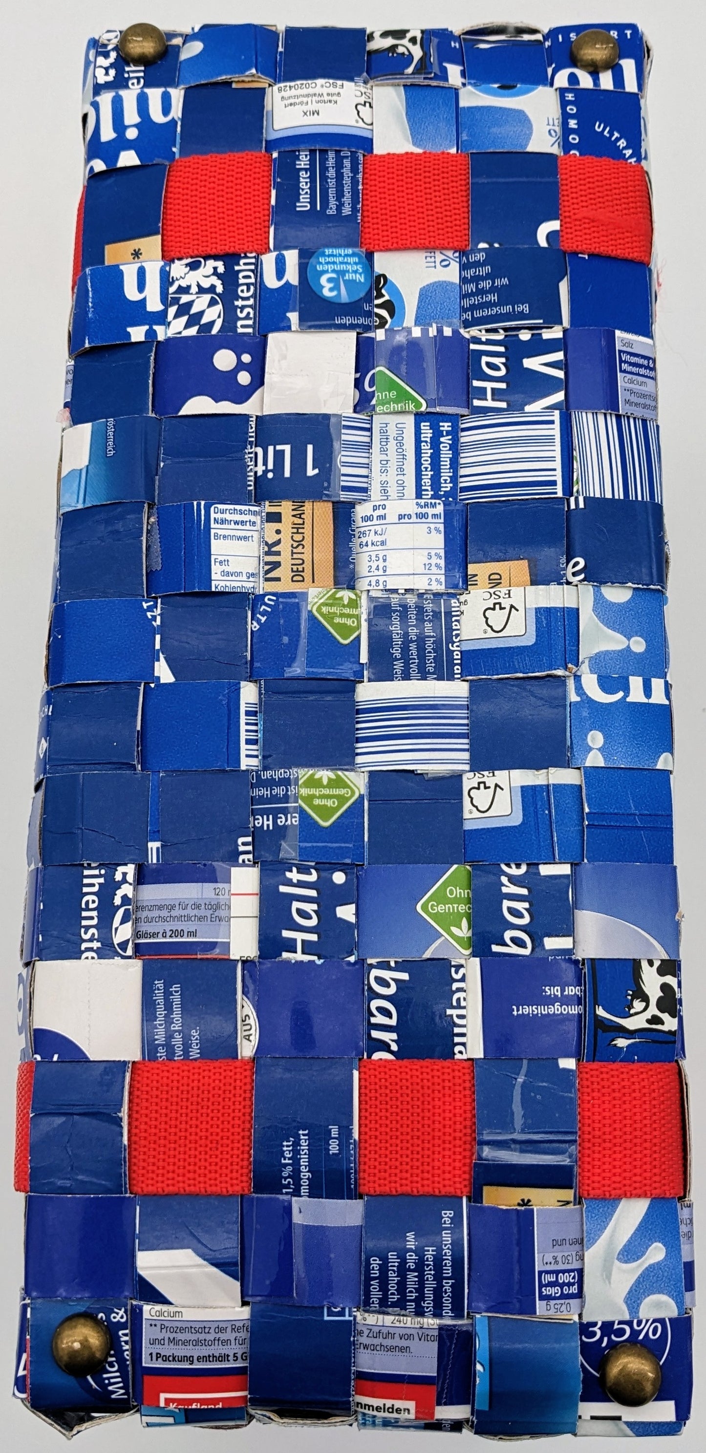 Bodenansicht mit vier stabilen Taschenfüßen