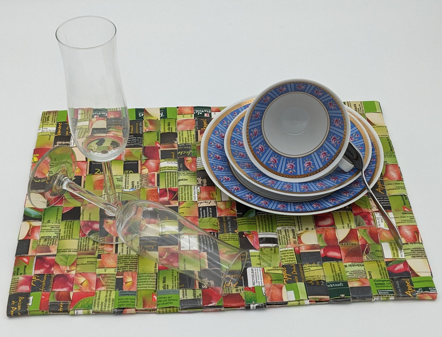 Upcycling-Platzdeckchen aus Tetrapack-Resten -Funktional und Stilvoll
