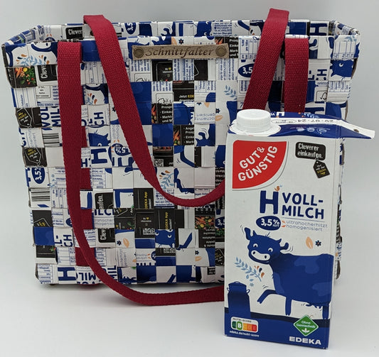 Upcycling-Einkaufstasche aus Tetrapack-Milchtüten-mit bordeaux-farbenem Gurtband
