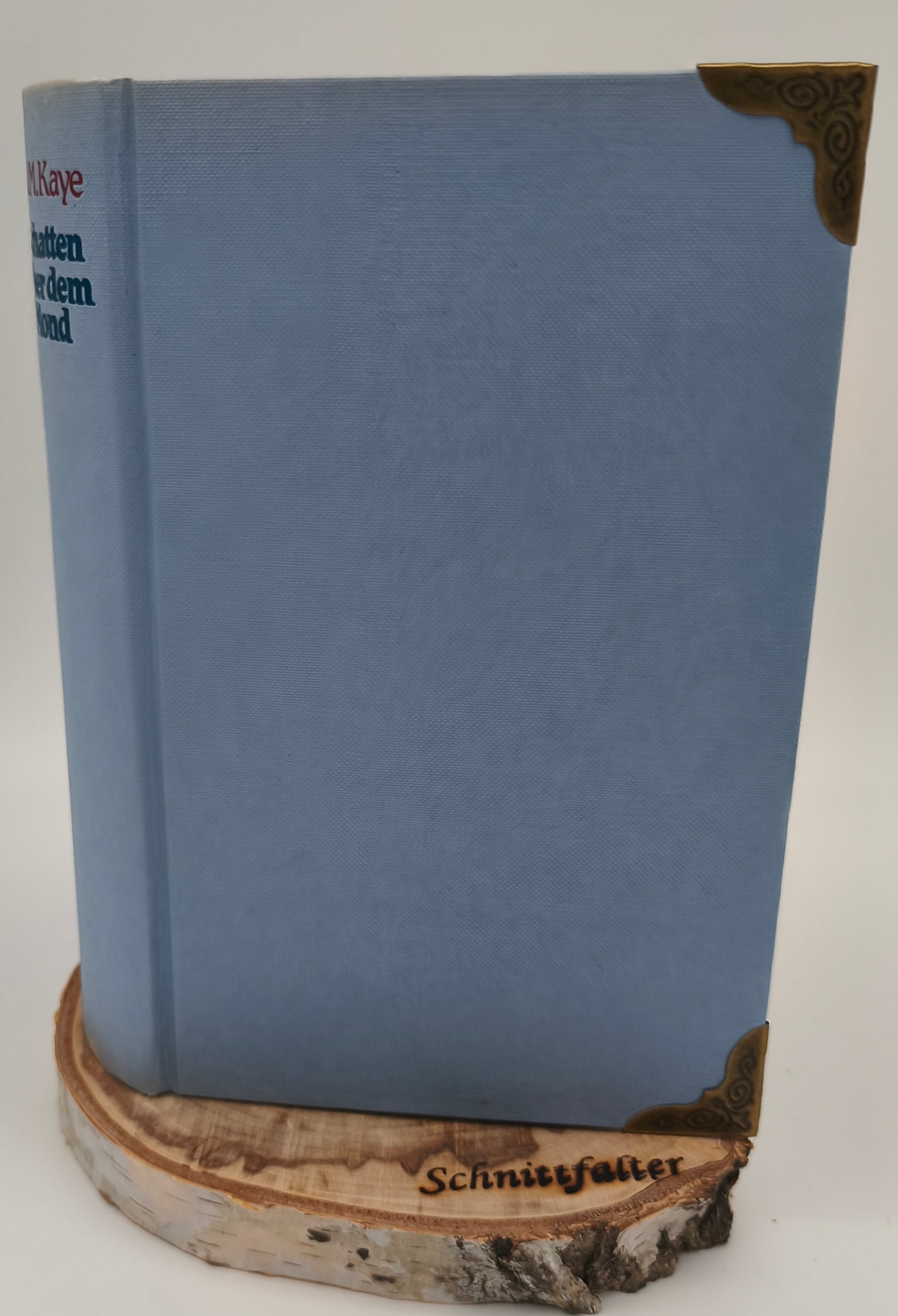 Birkenscheibe / Sockel	Naturbelassene Birkenscheibe als Sockel für Buchfaltkunst, Nahaufnahme