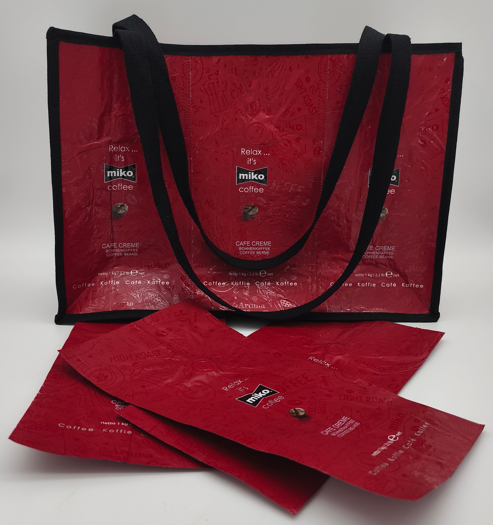 Schultertasche Kaffeerot aus Kaffeetüten – Materialdetail